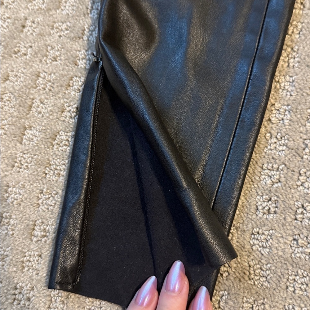 Zara Women’s Skinny Faux Leather Pants Zipper Detail Size Small - Picture 5 of 6